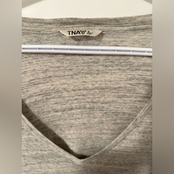 Aritzia TNA V Neck Long Sleeve T Shirt Heather Grey Size S - Picture 2 of 2